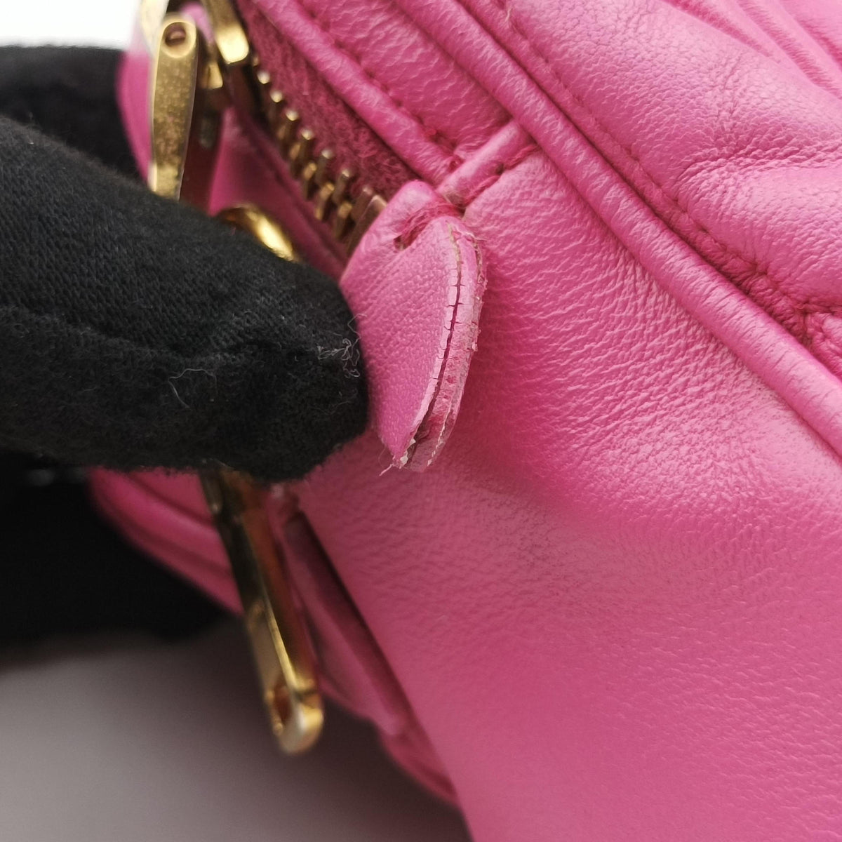 Secondhand Miu Miu MATELASSE Pink Leather  shoulderbag | stylenewstar