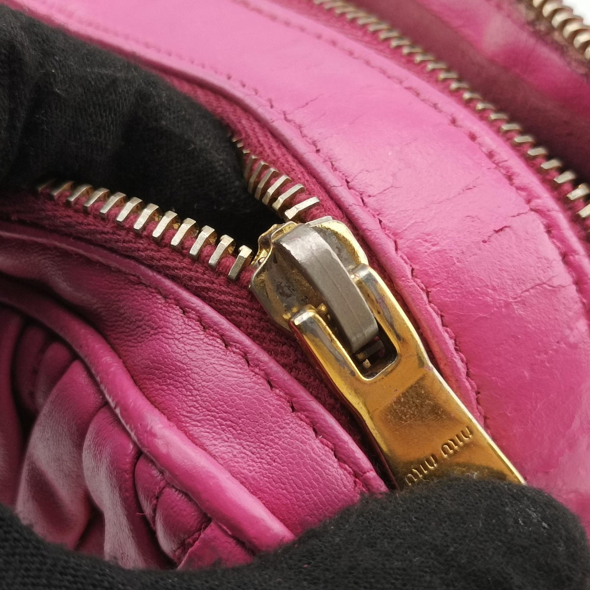 Secondhand Miu Miu MATELASSE Pink Leather  shoulderbag | stylenewstar