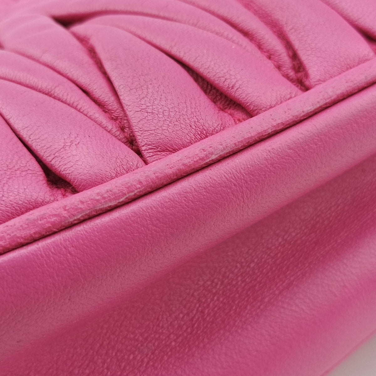 Secondhand Miu Miu MATELASSE Pink Leather  shoulderbag | stylenewstar