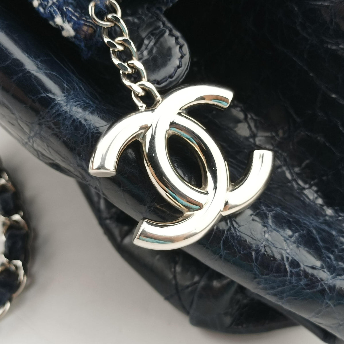 Secondhand Chanel Matelasse Blue leather A47984 shoulderbag | stylenewstar