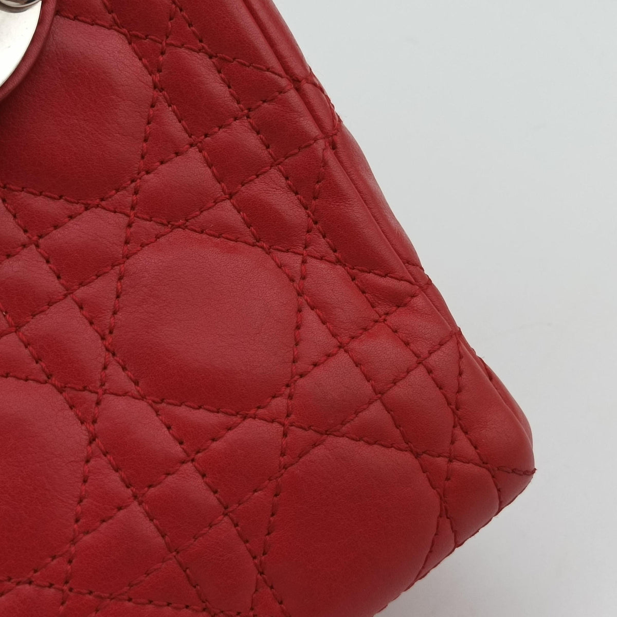 Pre-owned Christian Dior Lady Dior Red lambskin  shoulderbag | stylenewstar