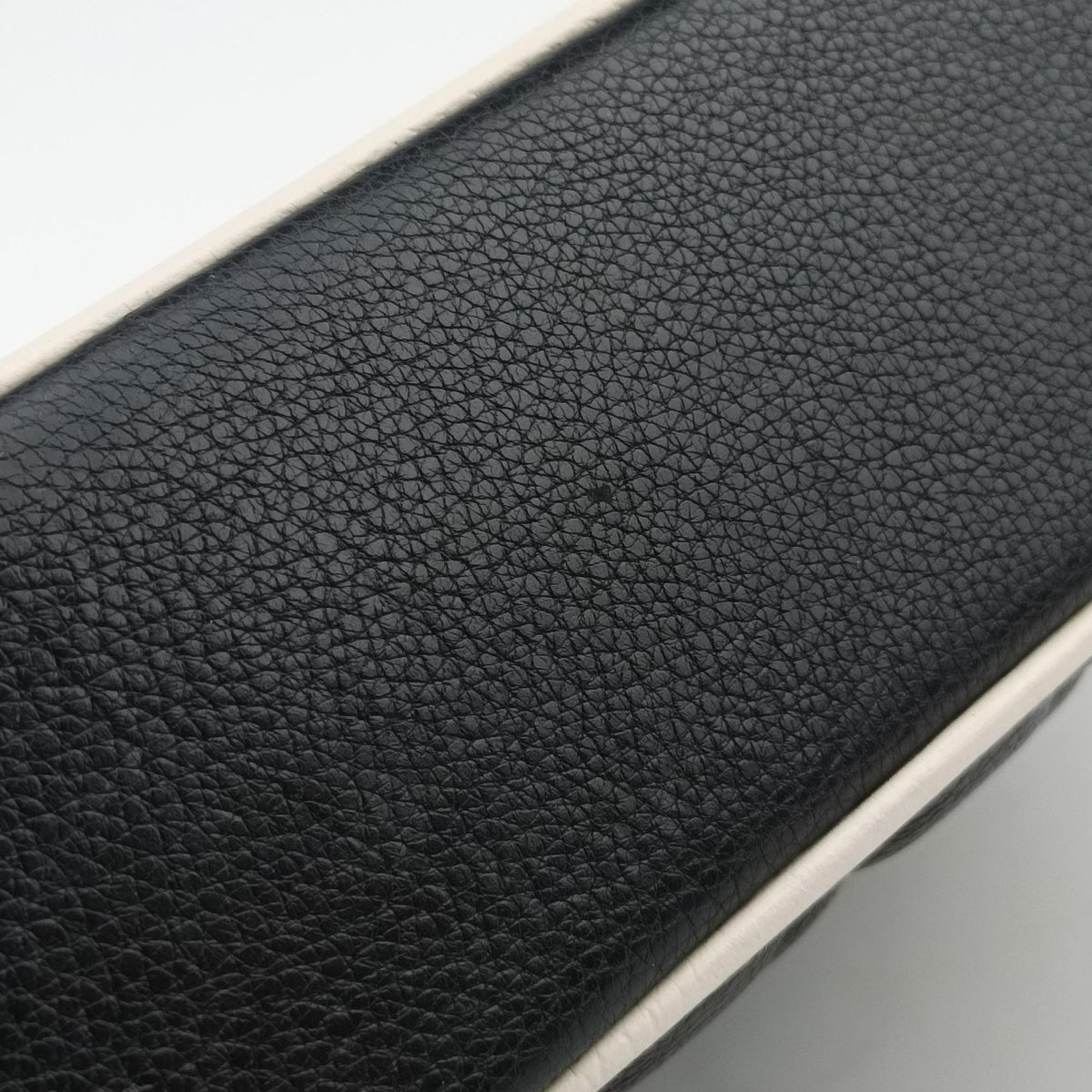 Pre-owned Yves Saint Laurent ENVELOPE Black×White Leather 428125 shoulderbag | stylenewstar