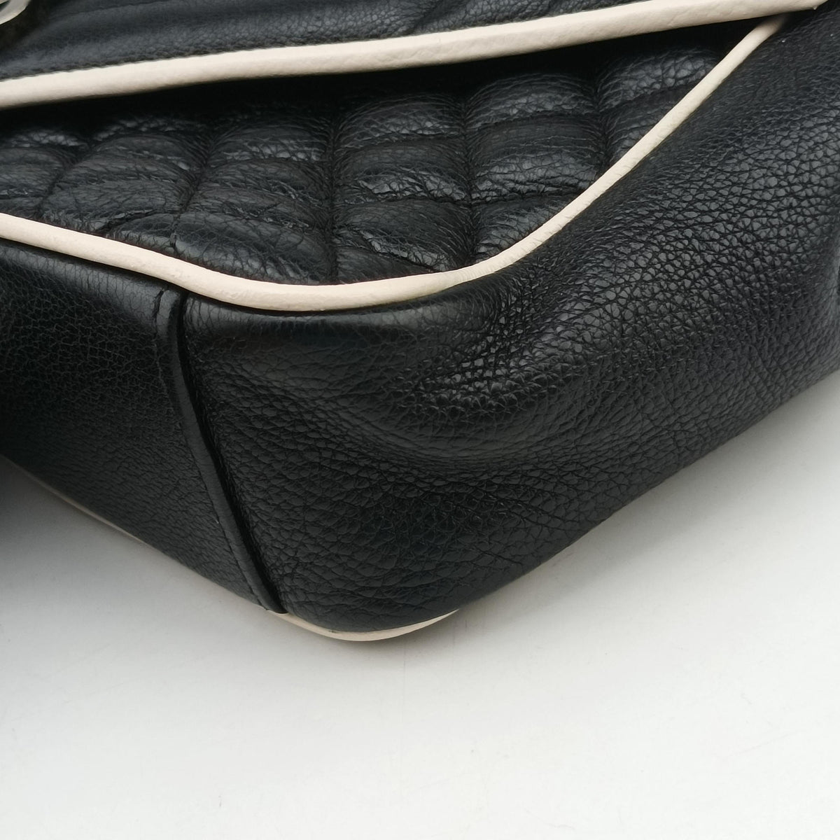 Pre-owned Yves Saint Laurent ENVELOPE Black×White Leather 428125 shoulderbag | stylenewstar
