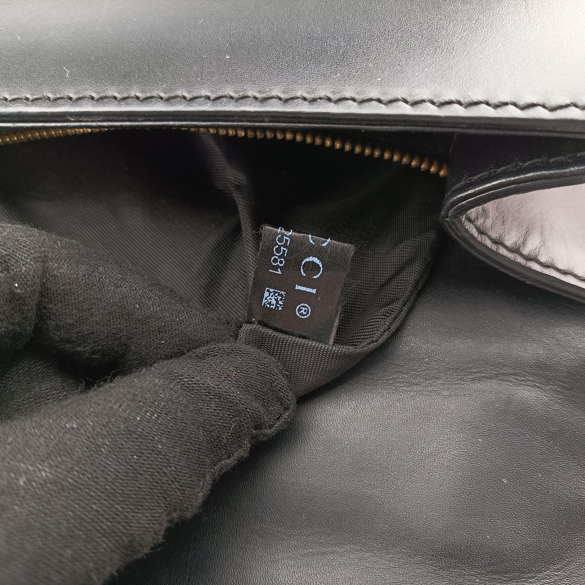 Pre-owned Gucci Sylvie Black Leather 421882 shoulderbag | stylenewstar