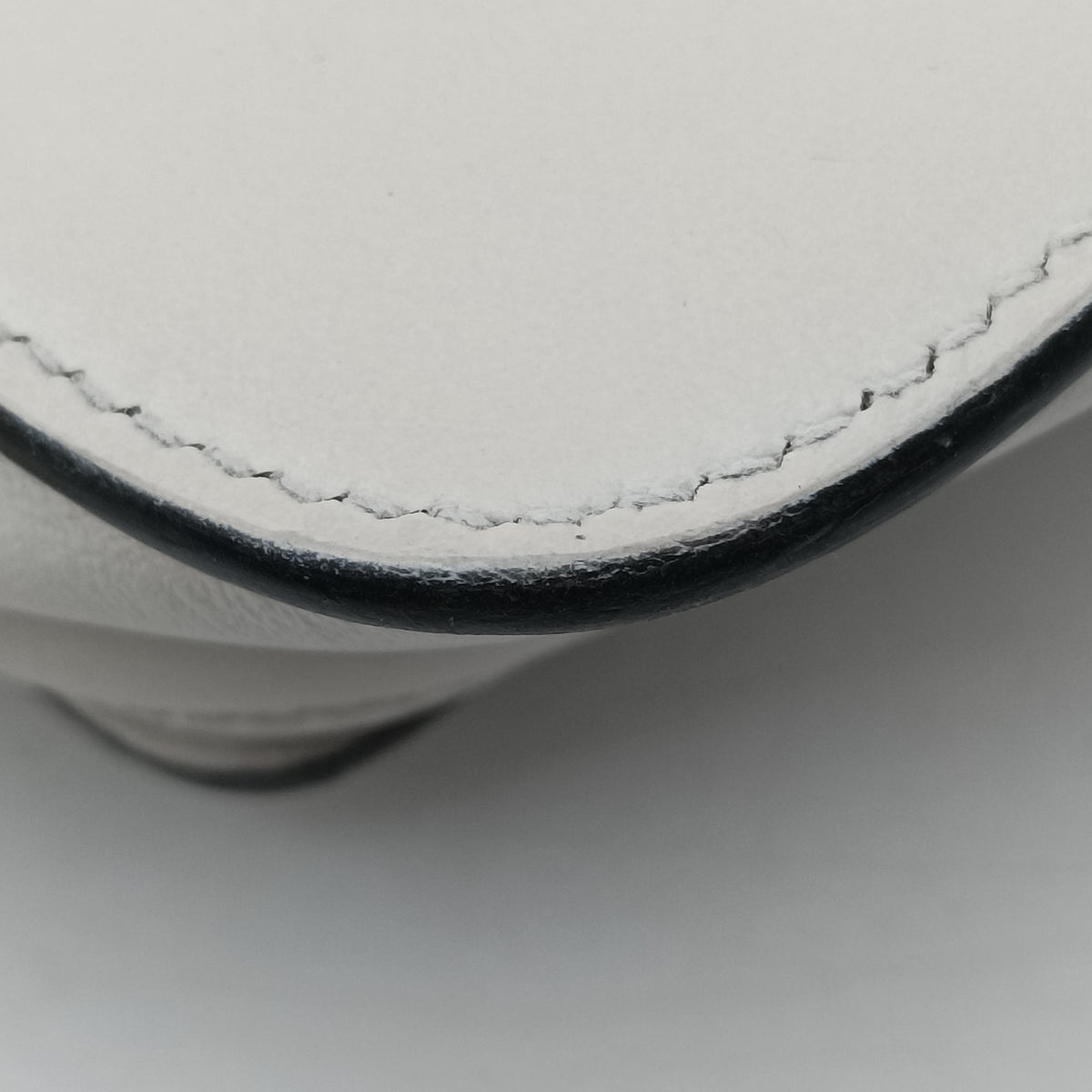 Vintage Prada Cahier White Leather×SAFFIANO Leather 1BL004 shoulderbag | stylenewstar