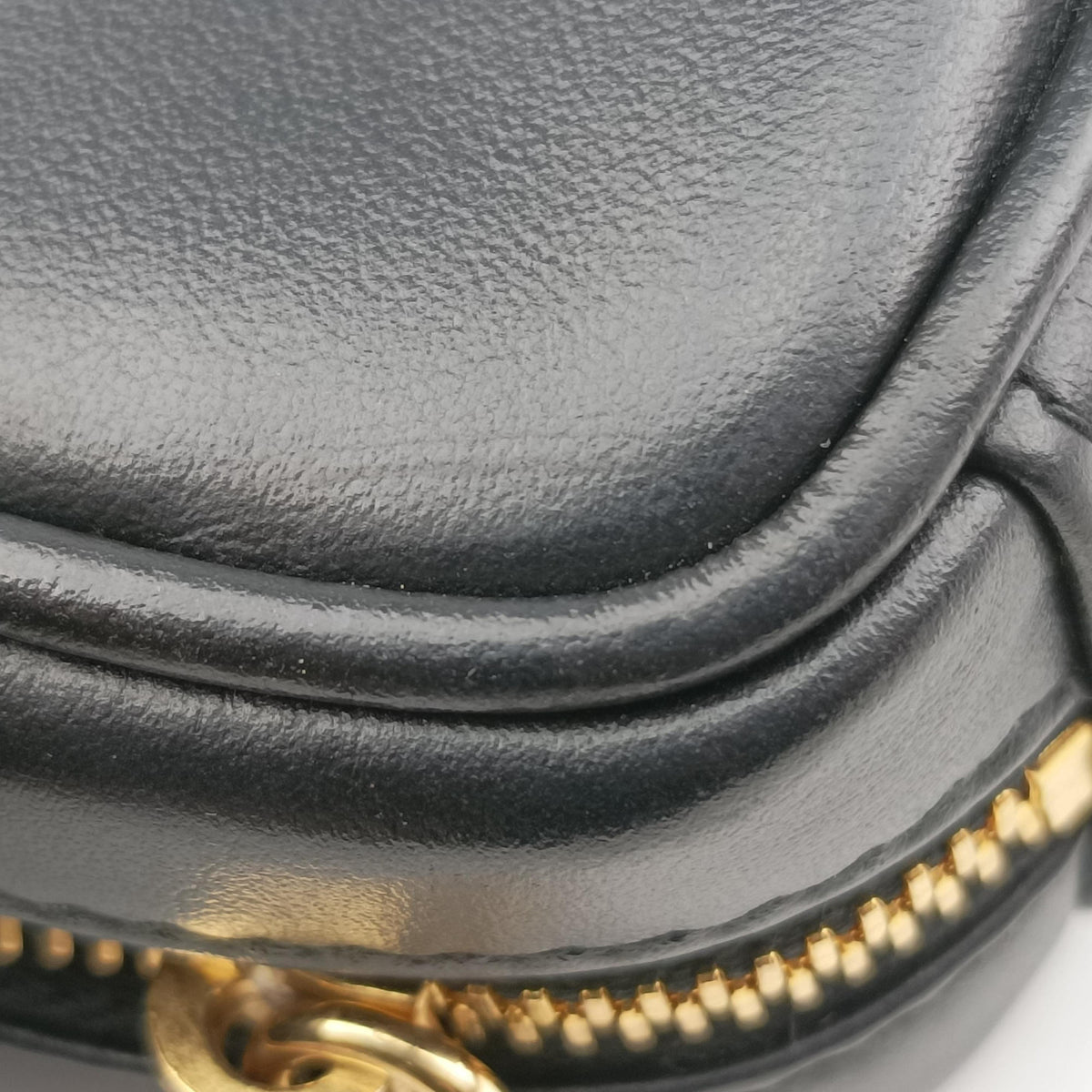 Secondhand Miu Miu Beau Black Leather  handbag | stylenewstar