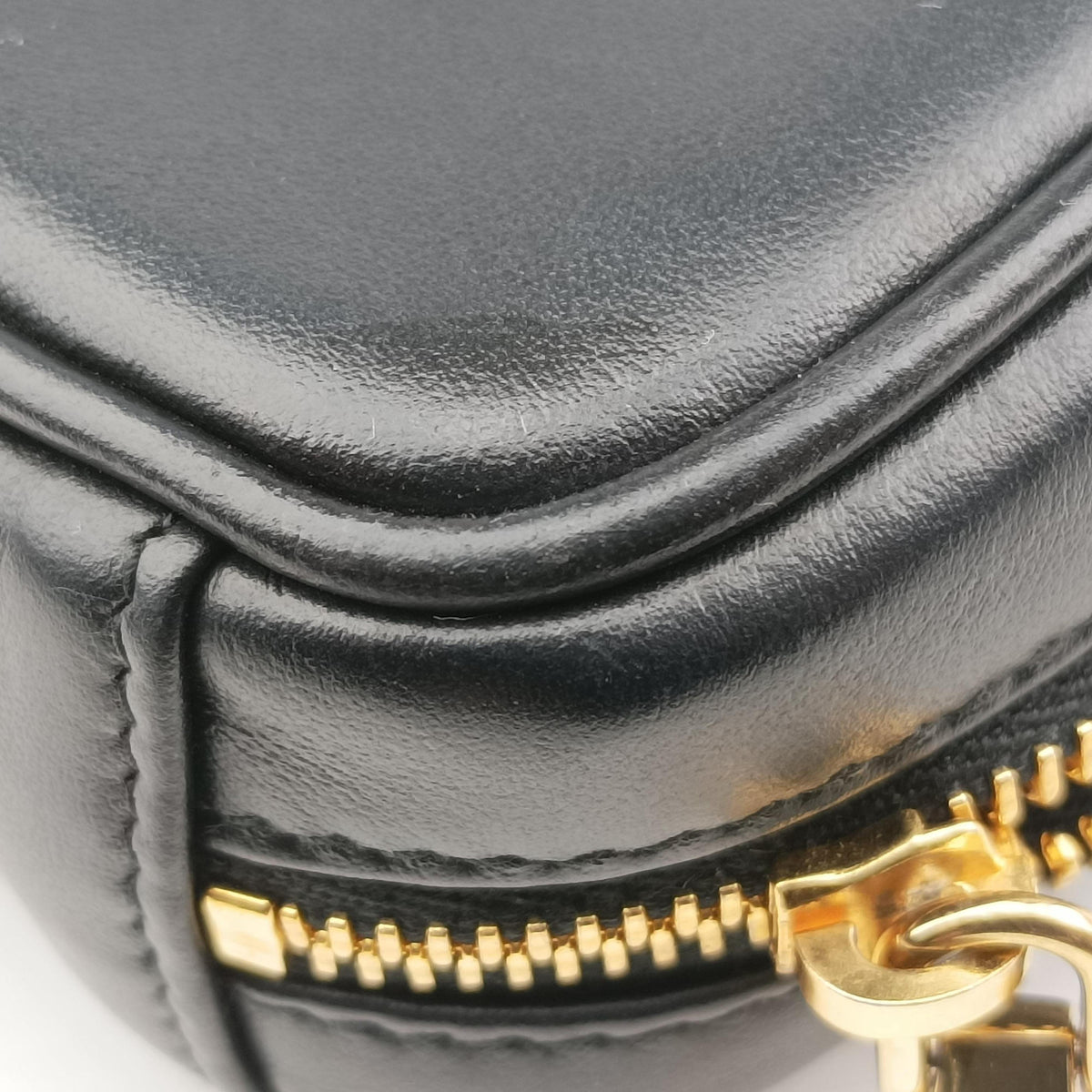 Secondhand Miu Miu Beau Black Leather  handbag | stylenewstar