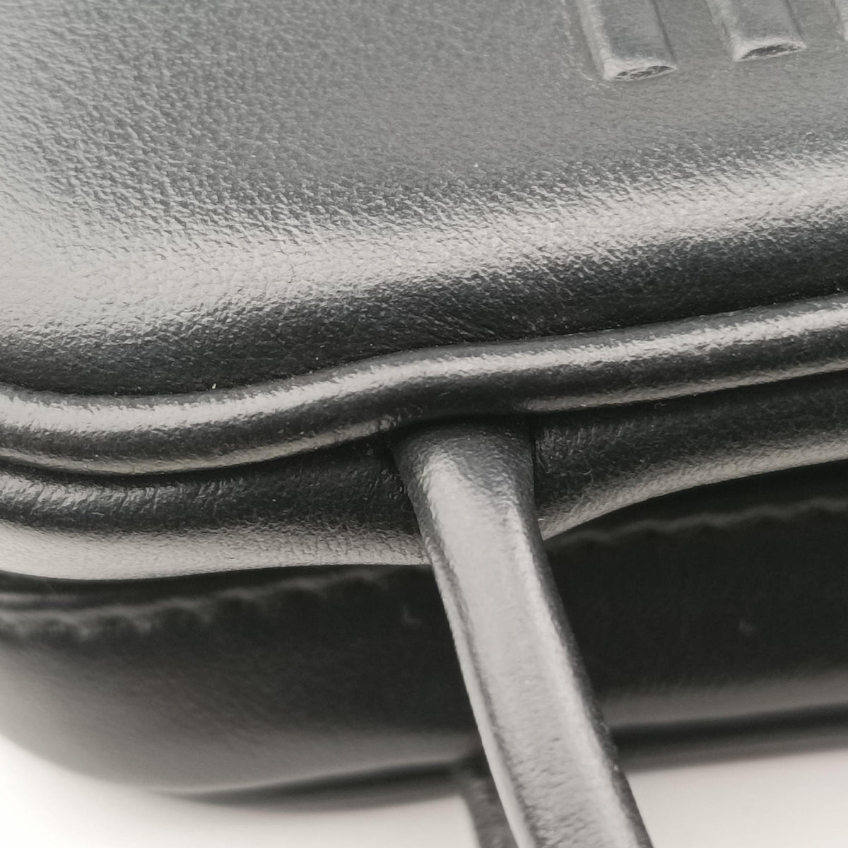 Secondhand Miu Miu Beau Black Leather  handbag | stylenewstar