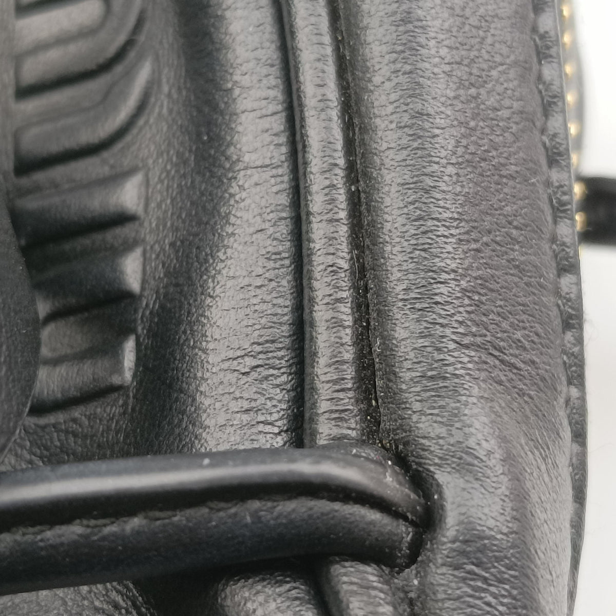 Secondhand Miu Miu Beau Black Leather  handbag | stylenewstar