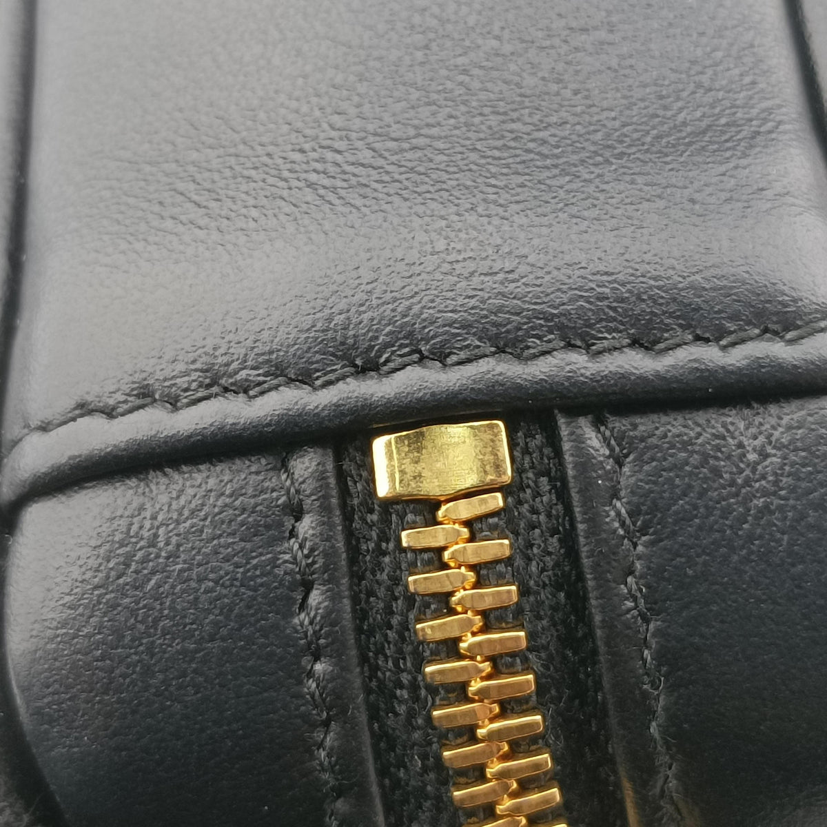 Secondhand Miu Miu Beau Black Leather  handbag | stylenewstar