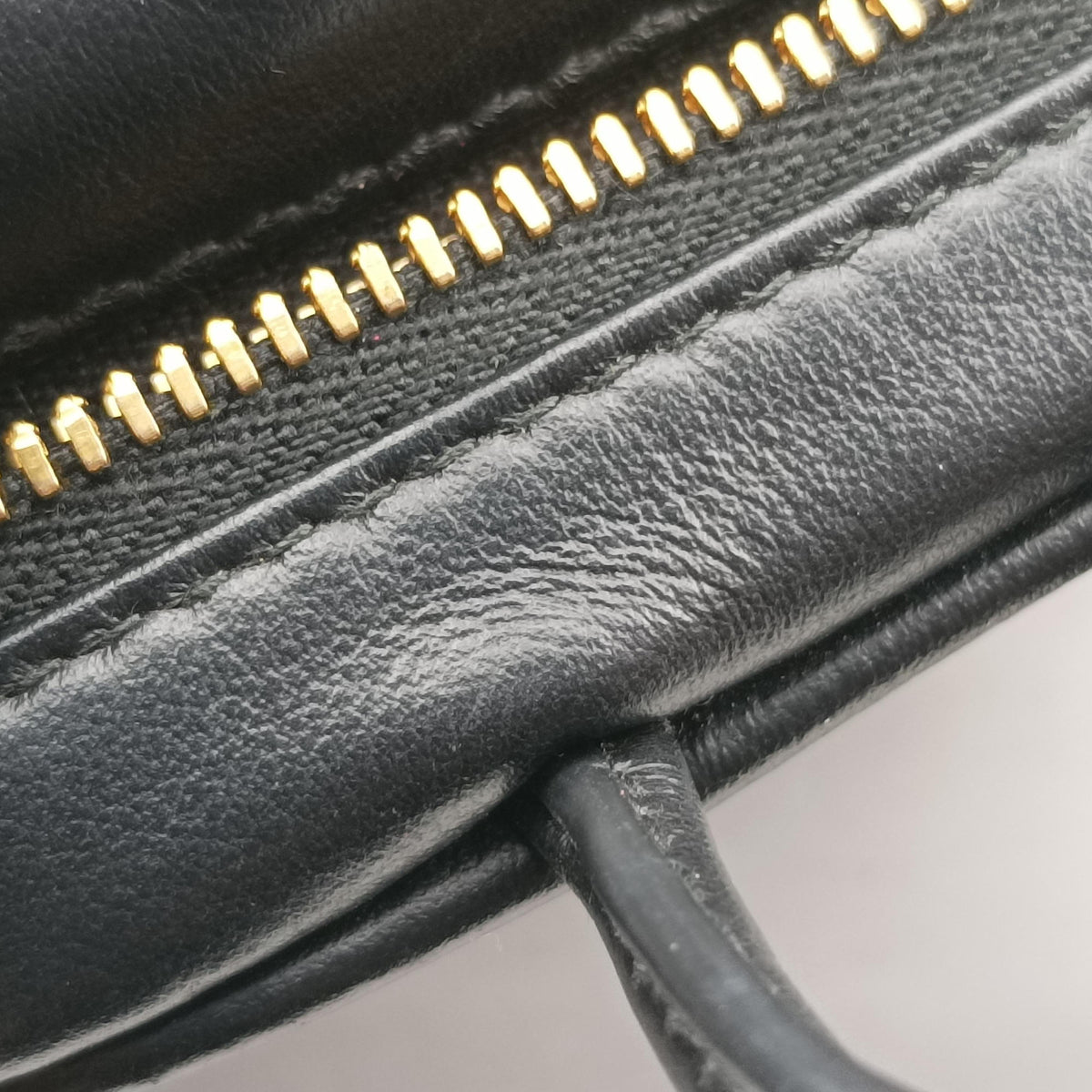 Secondhand Miu Miu Beau Black Leather  handbag | stylenewstar