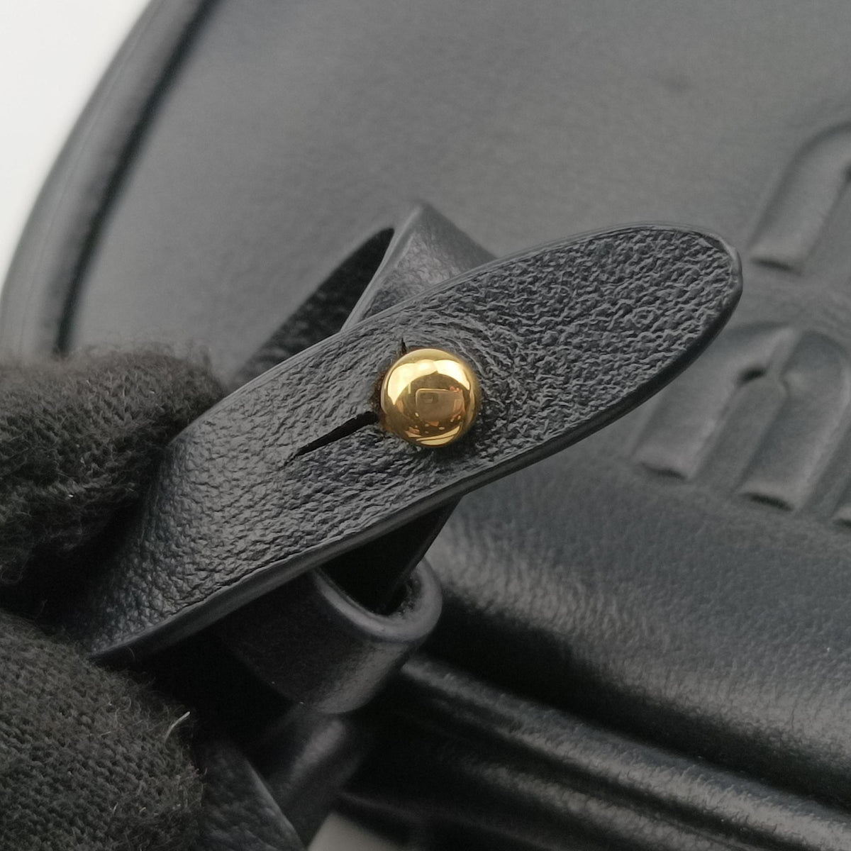 Secondhand Miu Miu Beau Black Leather  handbag | stylenewstar
