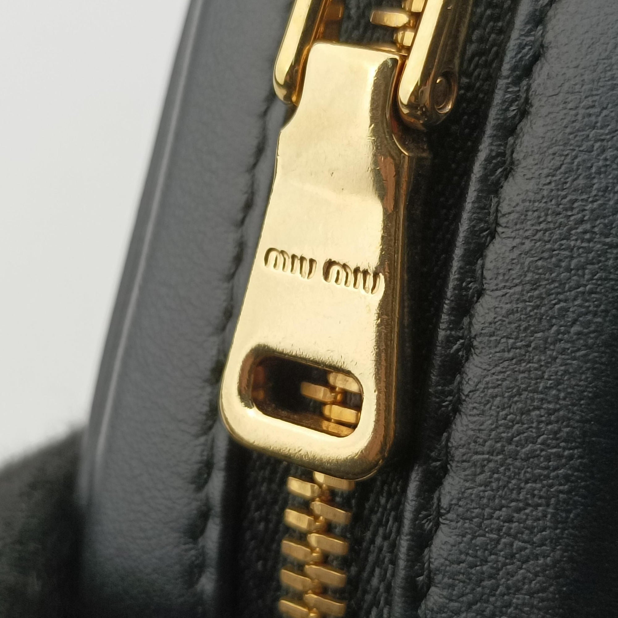 Secondhand Miu Miu Beau Black Leather  handbag | stylenewstar