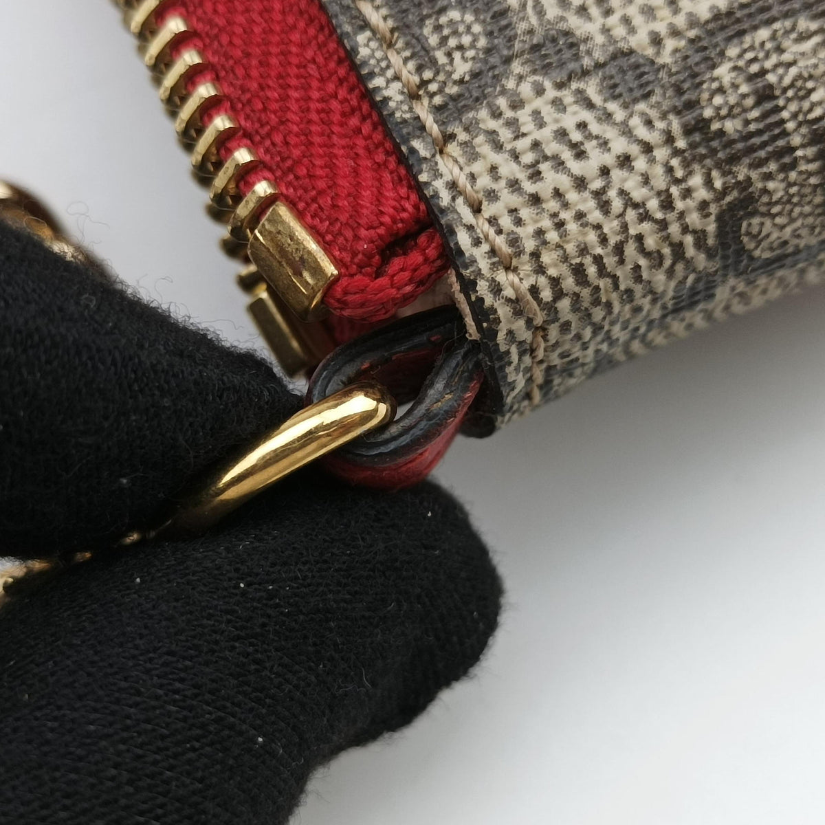 Pre-owned Gucci GG Supreme Heart Chain Pochette Beige×red PVC coated canvas 456866 handbag | stylenewstar