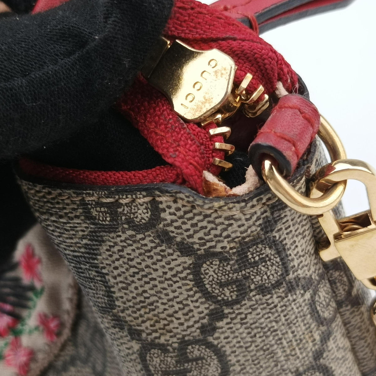 Pre-owned Gucci GG Supreme Heart Chain Pochette Beige×red PVC coated canvas 456866 handbag | stylenewstar