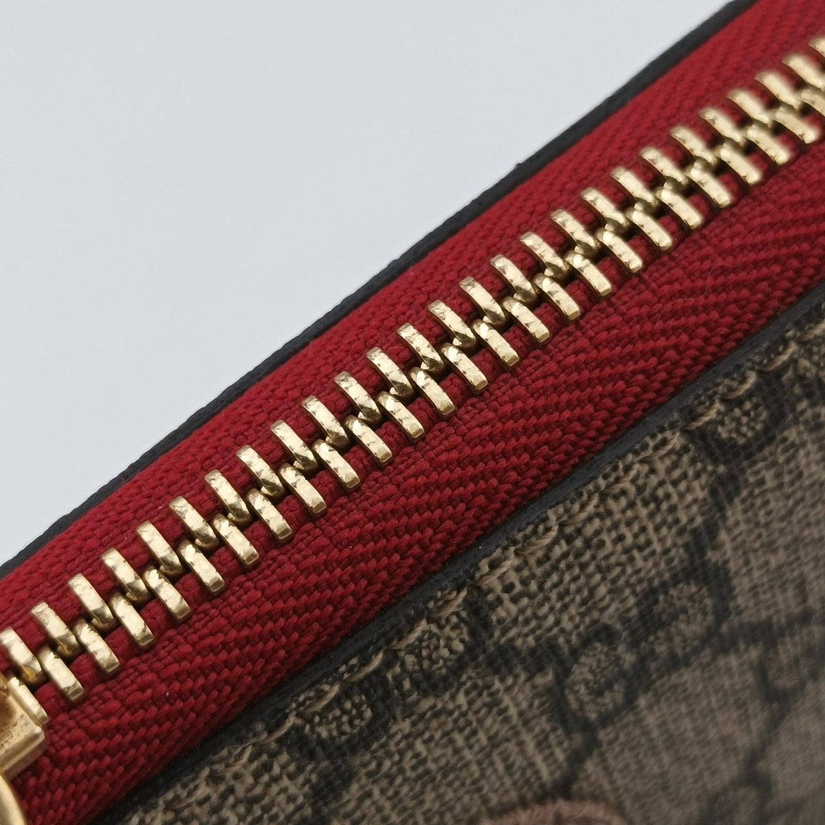 Pre-owned Gucci GG Supreme Heart Chain Pochette Beige×red PVC coated canvas 456866 handbag | stylenewstar
