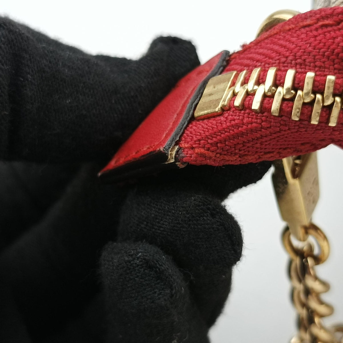 Pre-owned Gucci GG Supreme Heart Chain Pochette Beige×red PVC coated canvas 456866 handbag | stylenewstar