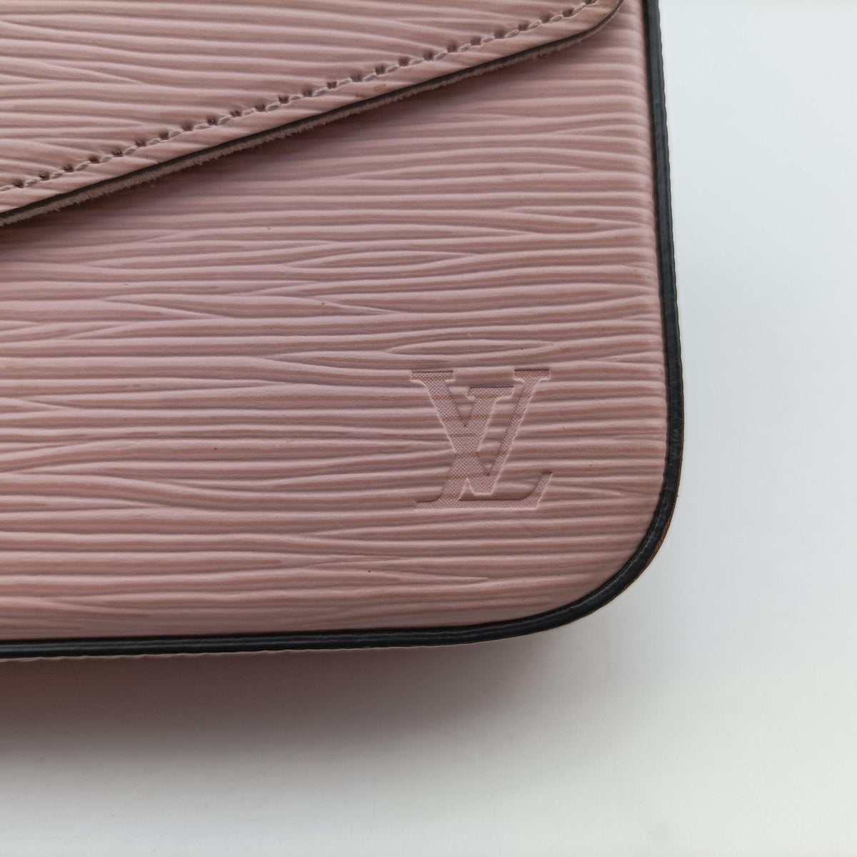 Secondhand Louis Vuitton Pochette FeLICIE ROSE BALLERIN Epi M62467 shoulderbag | stylenewstar