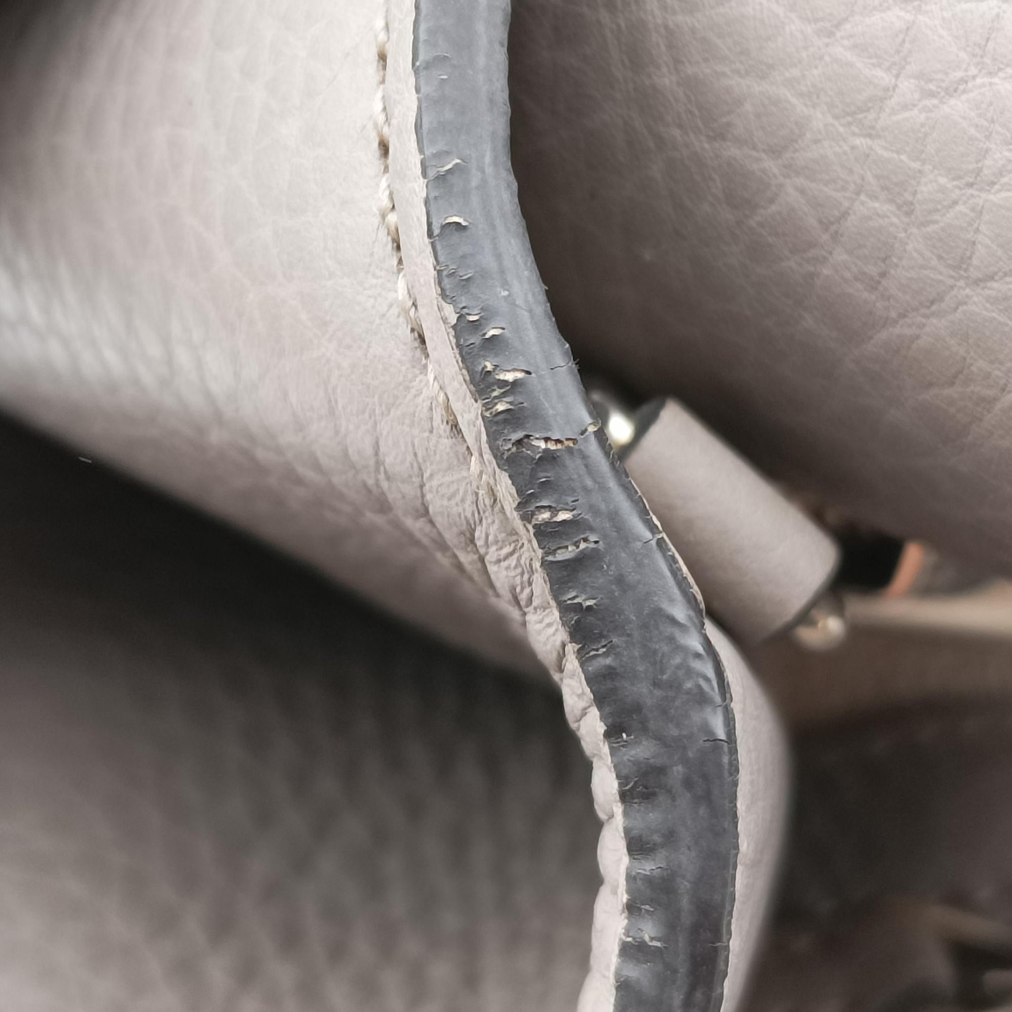 Pre-owned Gucci BAMBOO Grey Leather 370829 handbag | stylenewstar