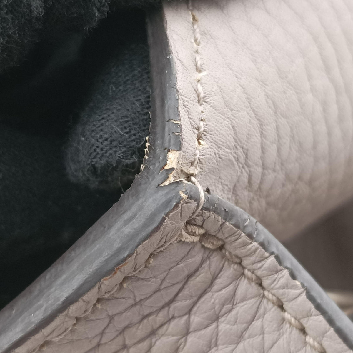 Pre-owned Gucci BAMBOO Grey Leather 370829 handbag | stylenewstar