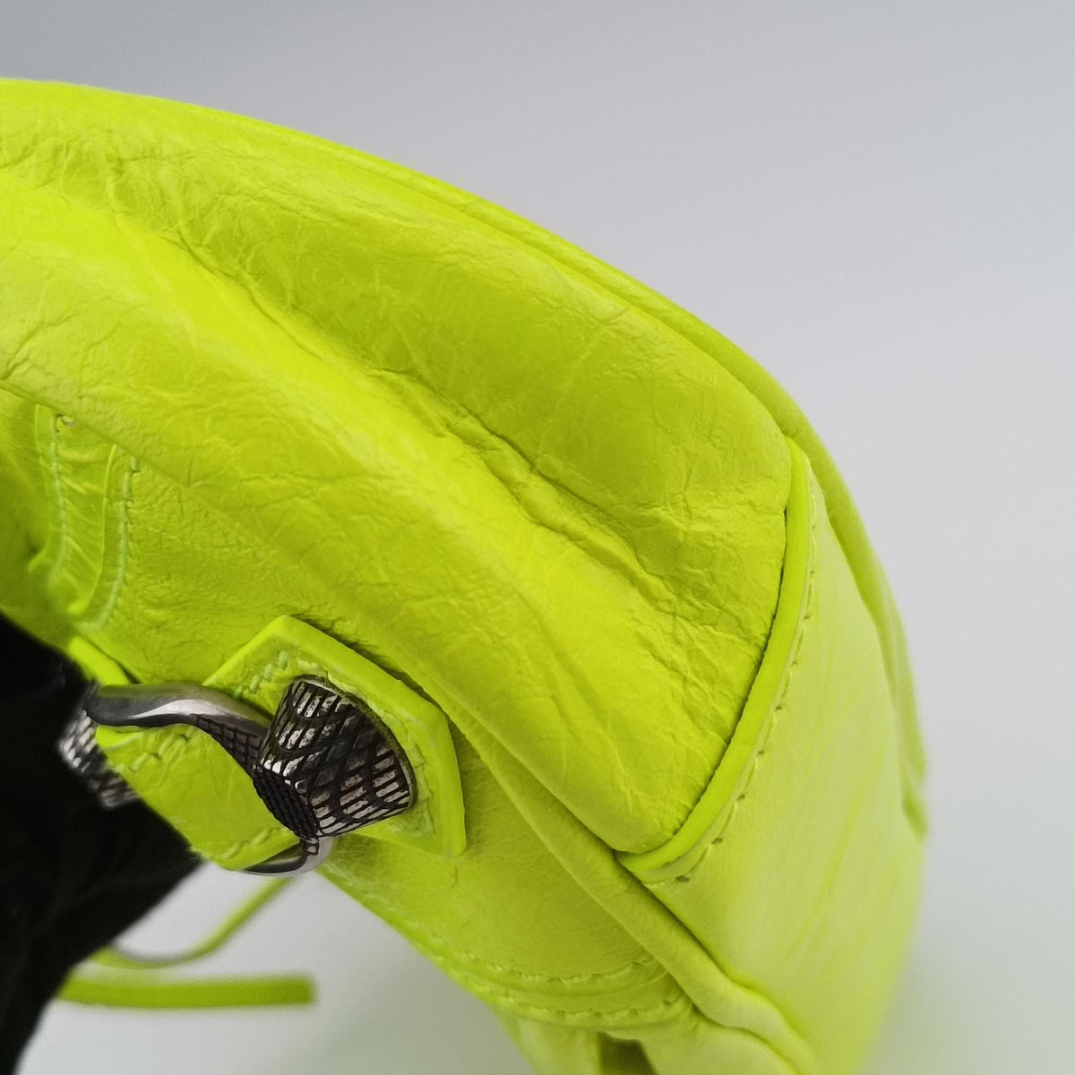 Pre-owned Balenciaga Le Cagole YellowGreen lambskin  shoulderbag | stylenewstar