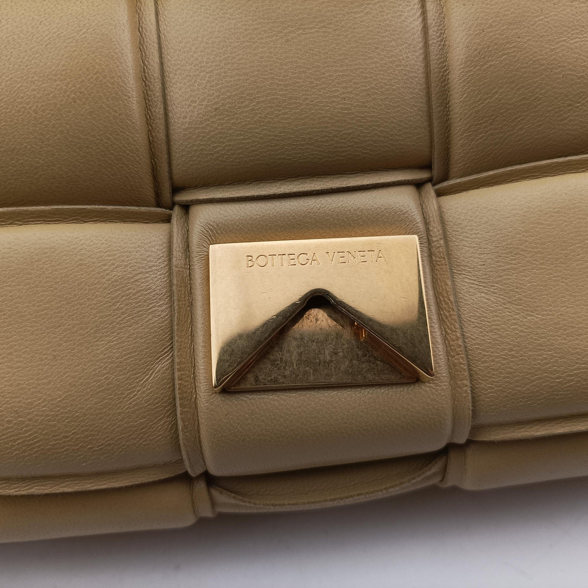 Pre-owned Bottega Veneta Padded CASSETTE Beige lambskin  shoulderbag | stylenewstar