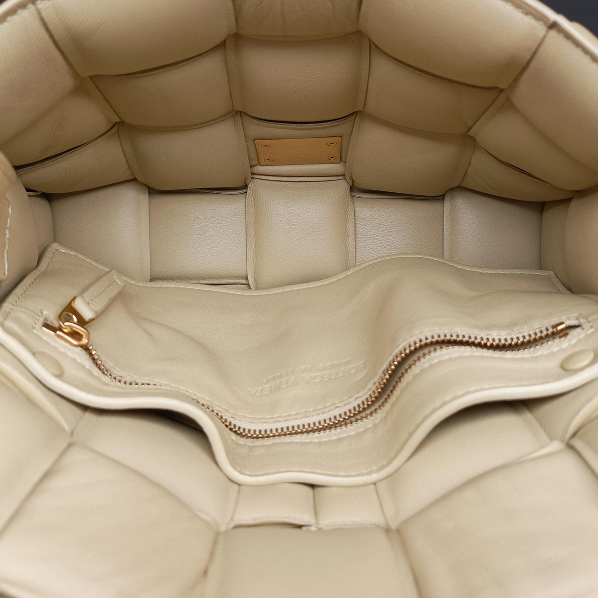 Pre-owned Bottega Veneta Padded CASSETTE Beige lambskin  shoulderbag | stylenewstar