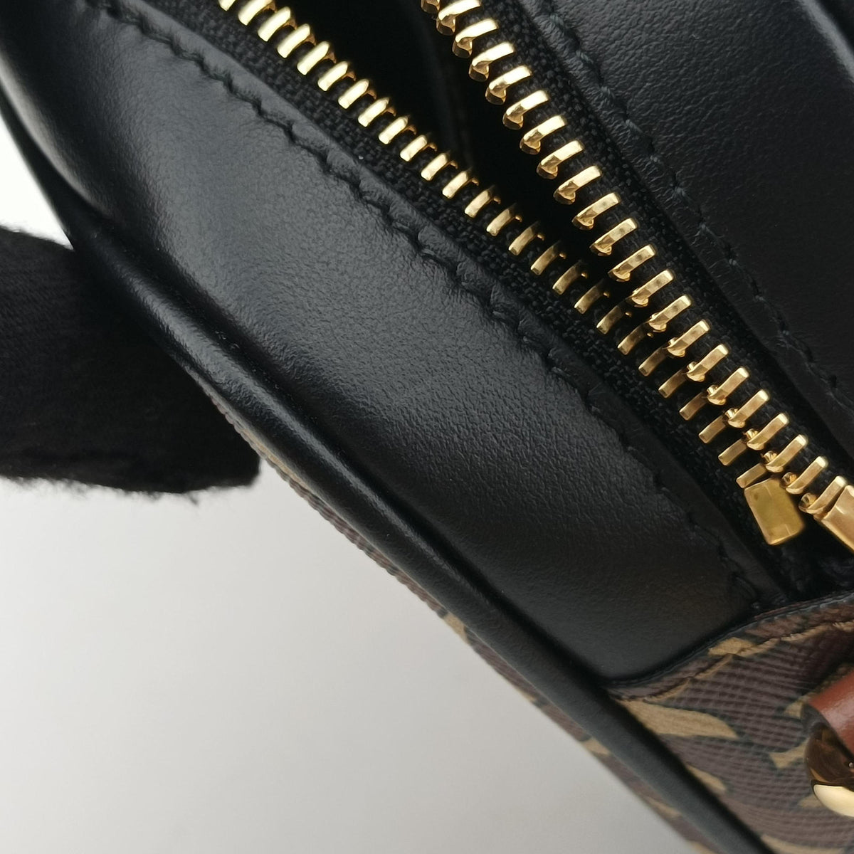 Pre-owned Burberry Bridle Stripe Brown×Multicolour PVC coated canvas x leather  shoulderbag | stylenewstar