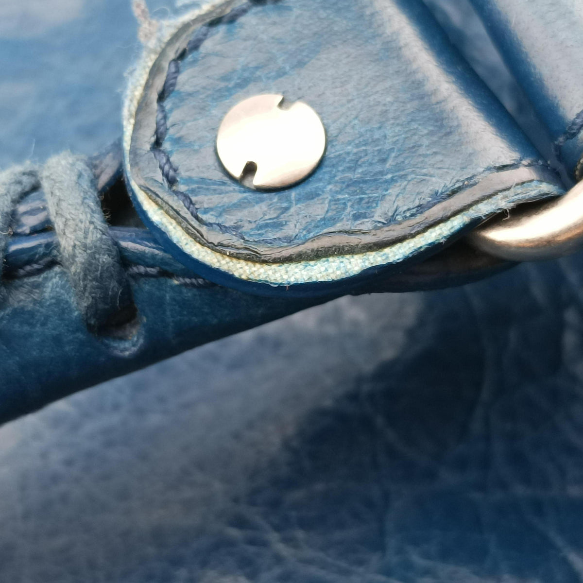 Pre-owned Balenciaga Giant City Blue Lambskin  shoulderbag | stylenewstar