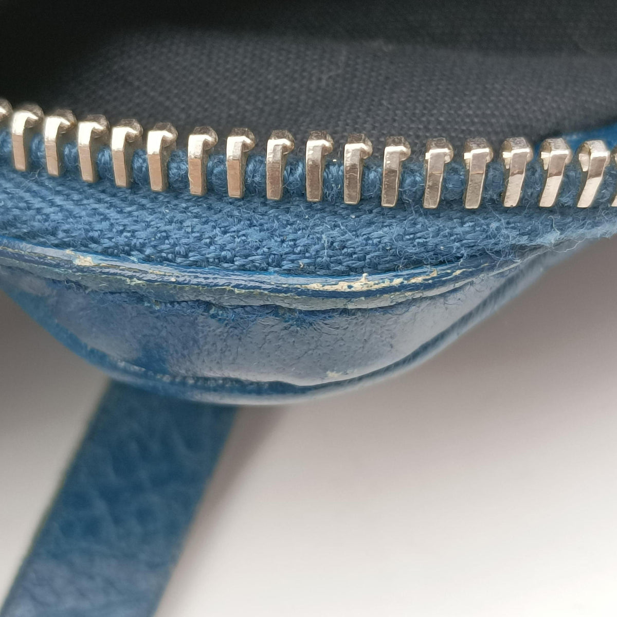 Pre-owned Balenciaga Giant City Blue Lambskin  shoulderbag | stylenewstar