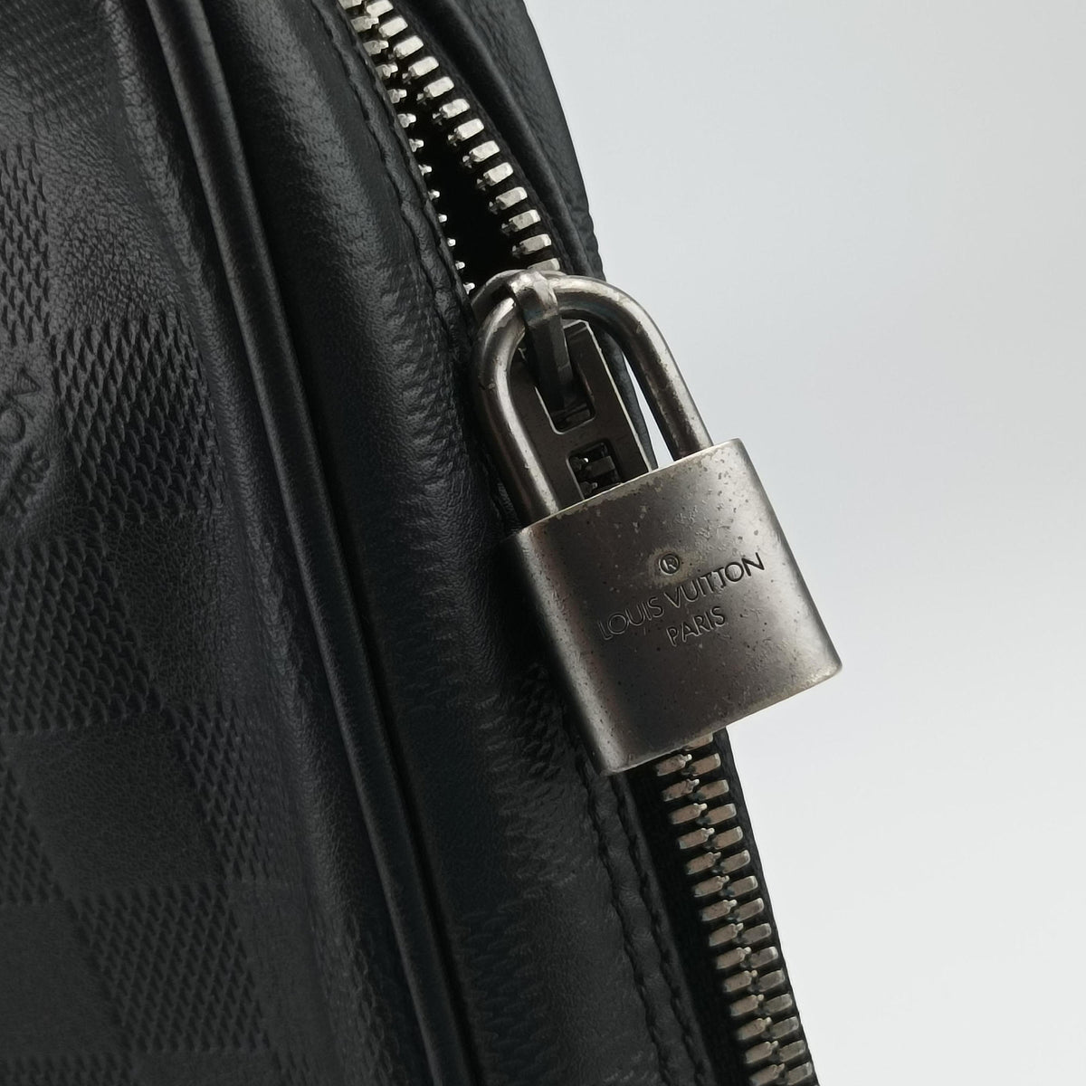 Pre-owned Louis Vuitton Porte Documents Voyage Noir Damier Infini N41125 handbag | stylenewstar