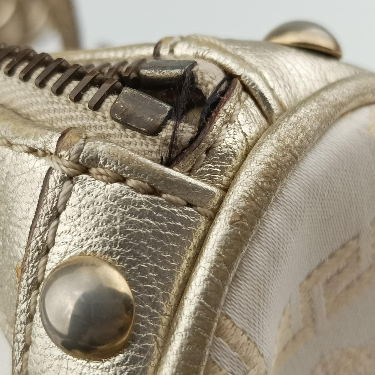 Pre-owned VERSACE La Medusa Golden Canvas × Leather  handbag | stylenewstar