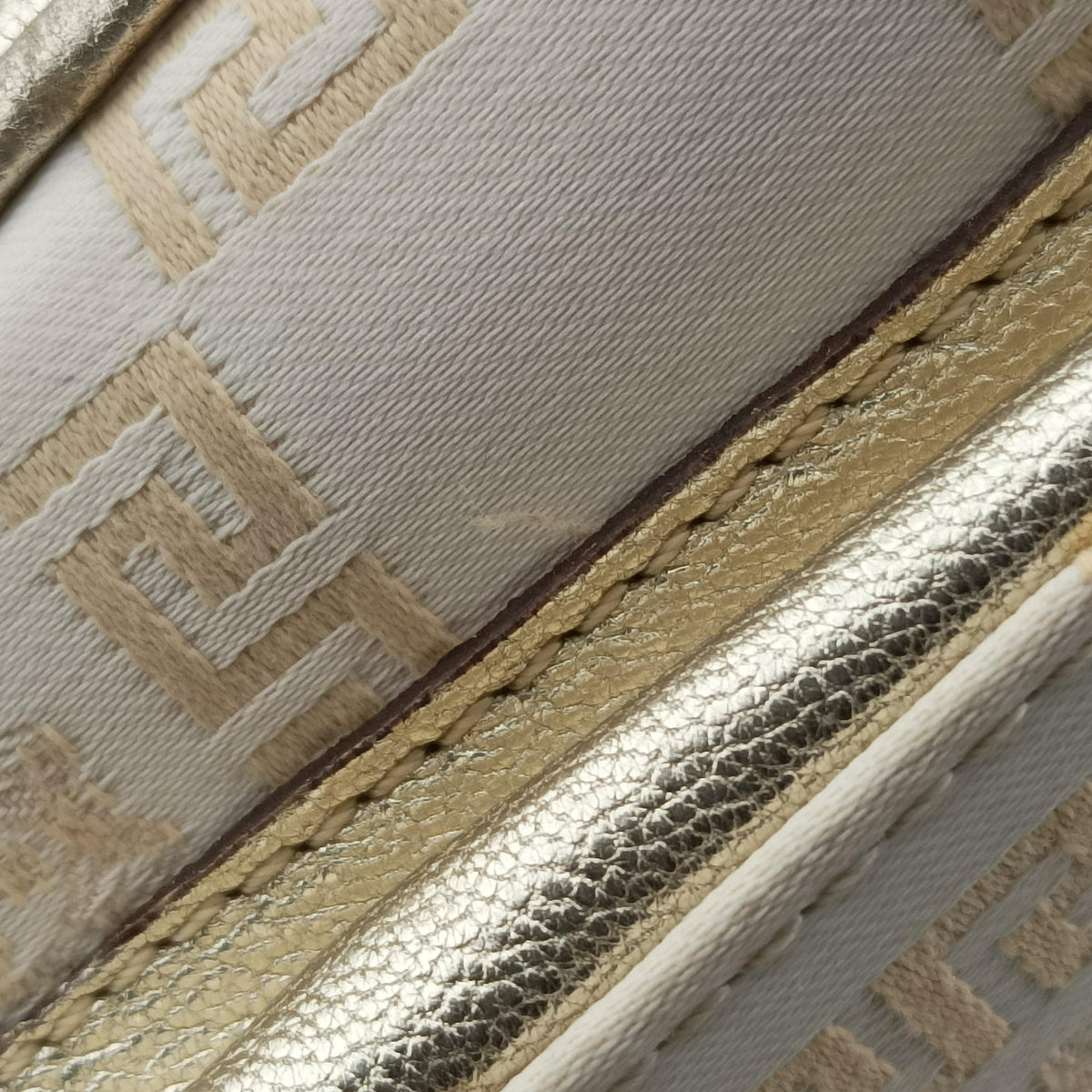 Pre-owned VERSACE La Medusa Golden Canvas × Leather  handbag | stylenewstar