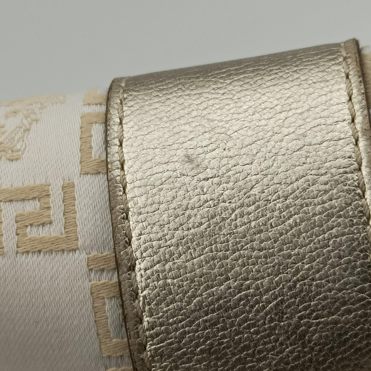 Pre-owned VERSACE La Medusa Golden Canvas × Leather  handbag | stylenewstar