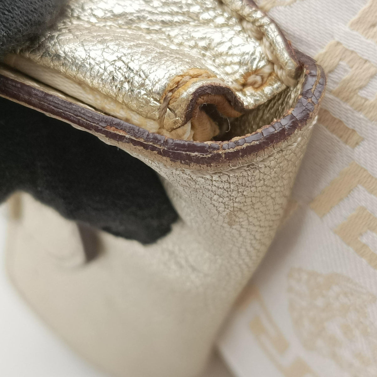 Pre-owned VERSACE La Medusa Golden Canvas × Leather  handbag | stylenewstar
