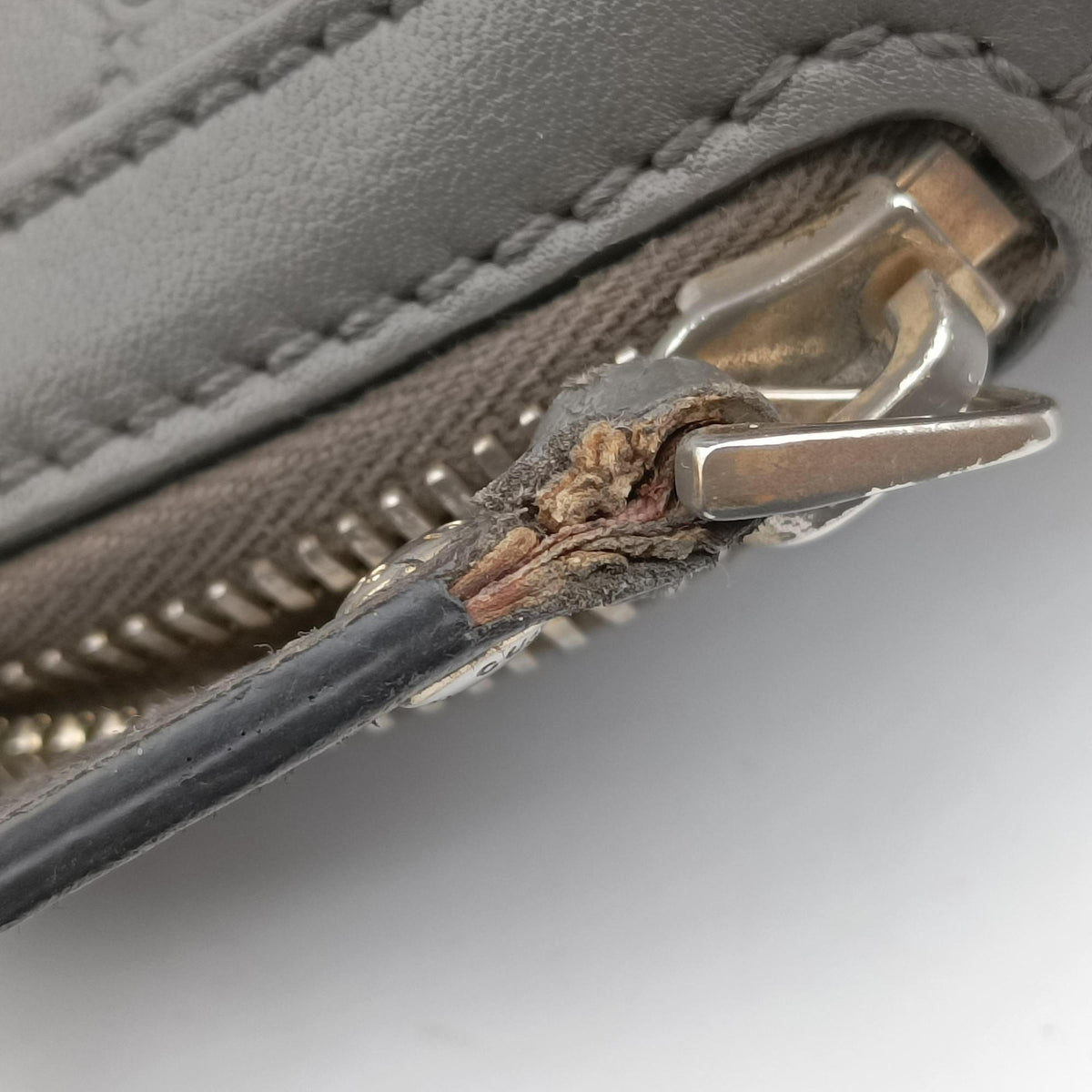 Vintage Gucci Microguccissima Grey Leather 449654 shoulderbag | stylenewstar