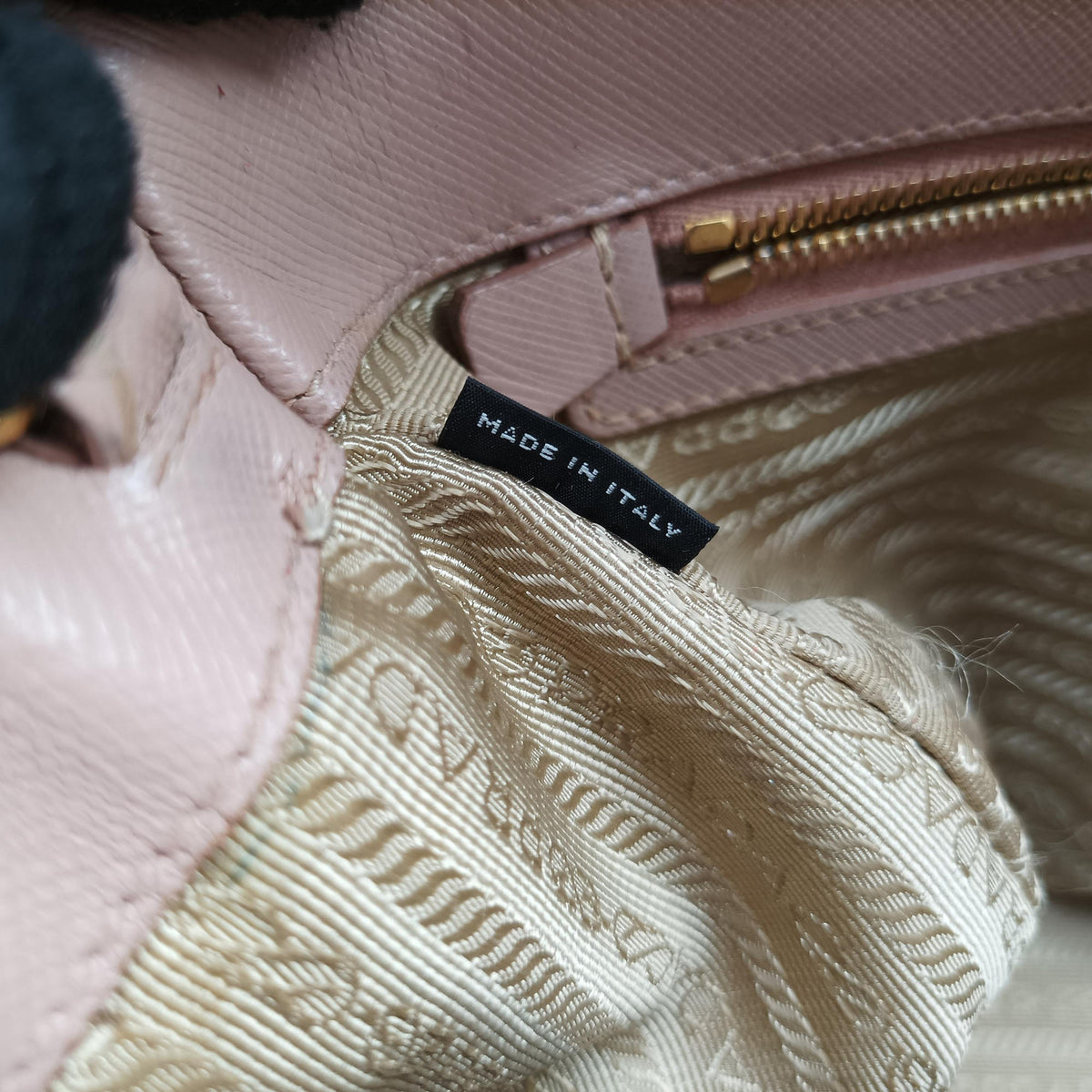 Vintage Prada Galleria Pink SAFFIANO Leather BN1786 shoulderbag | stylenewstar