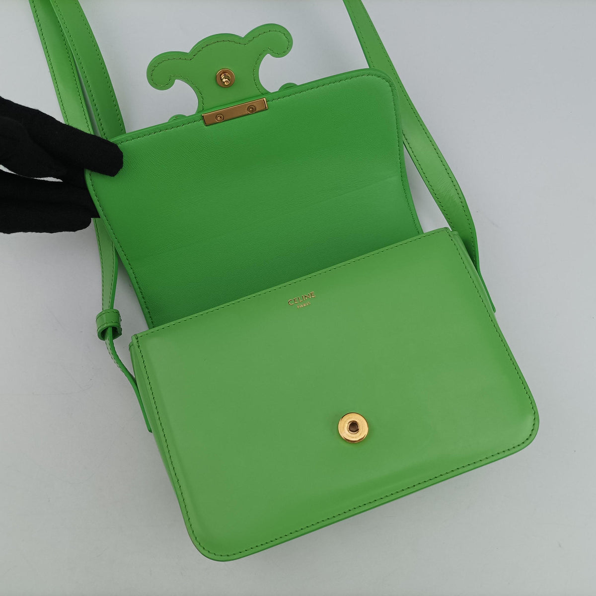 Pre-owned Celine Teen Triomphe Green Leather  shoulderbag | stylenewstar