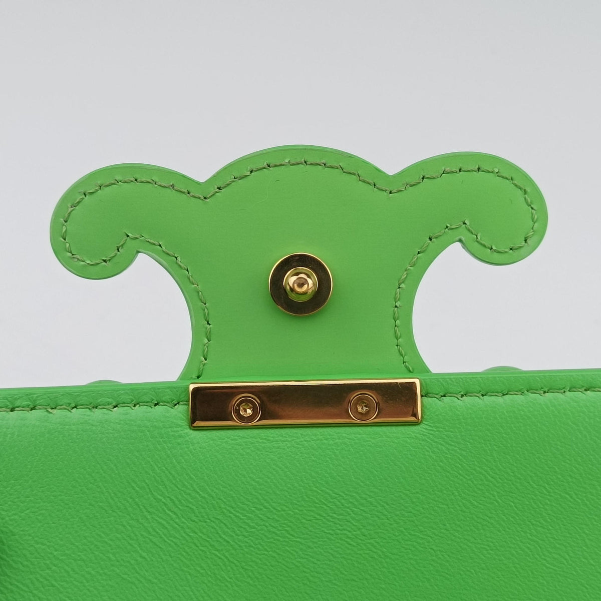 Pre-owned Celine Teen Triomphe Green Leather  shoulderbag | stylenewstar