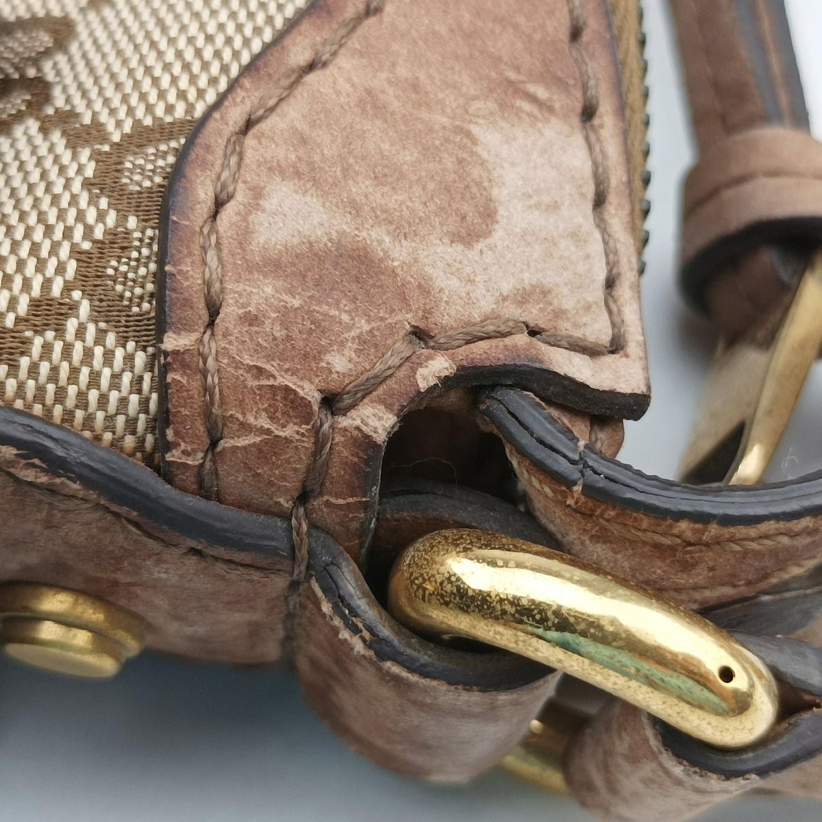Pre-owned Gucci GG Running Beige Canvas × Suede 247185 shoulderbag | stylenewstar