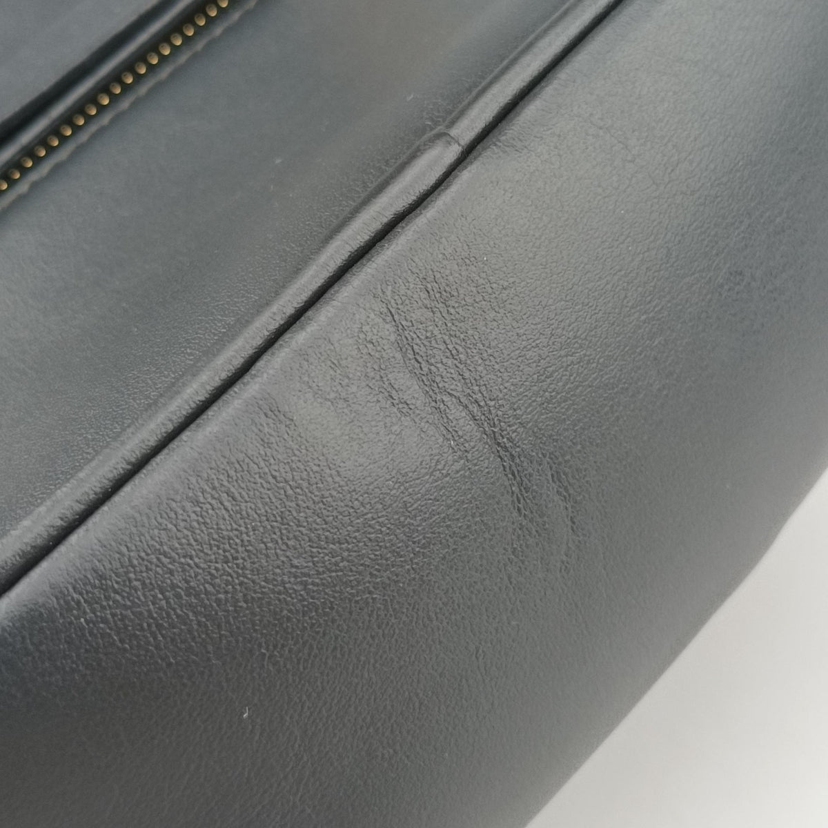 Pre-owned Yves Saint Laurent Lou chevron tassel charm camera Black Leather 534817 shoulderbag | stylenewstar