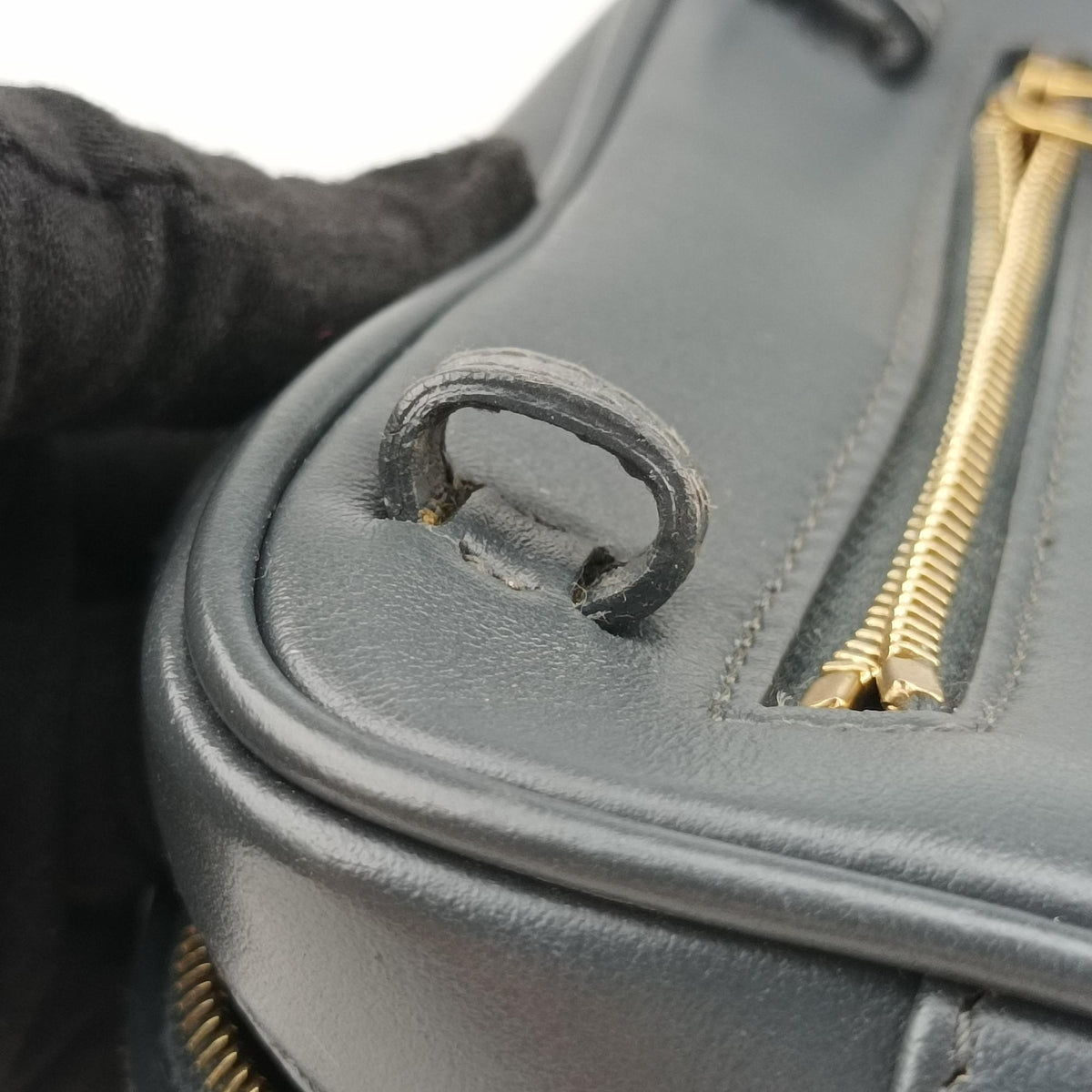 Pre-owned Yves Saint Laurent Lou chevron tassel charm camera Black Leather 534817 shoulderbag | stylenewstar