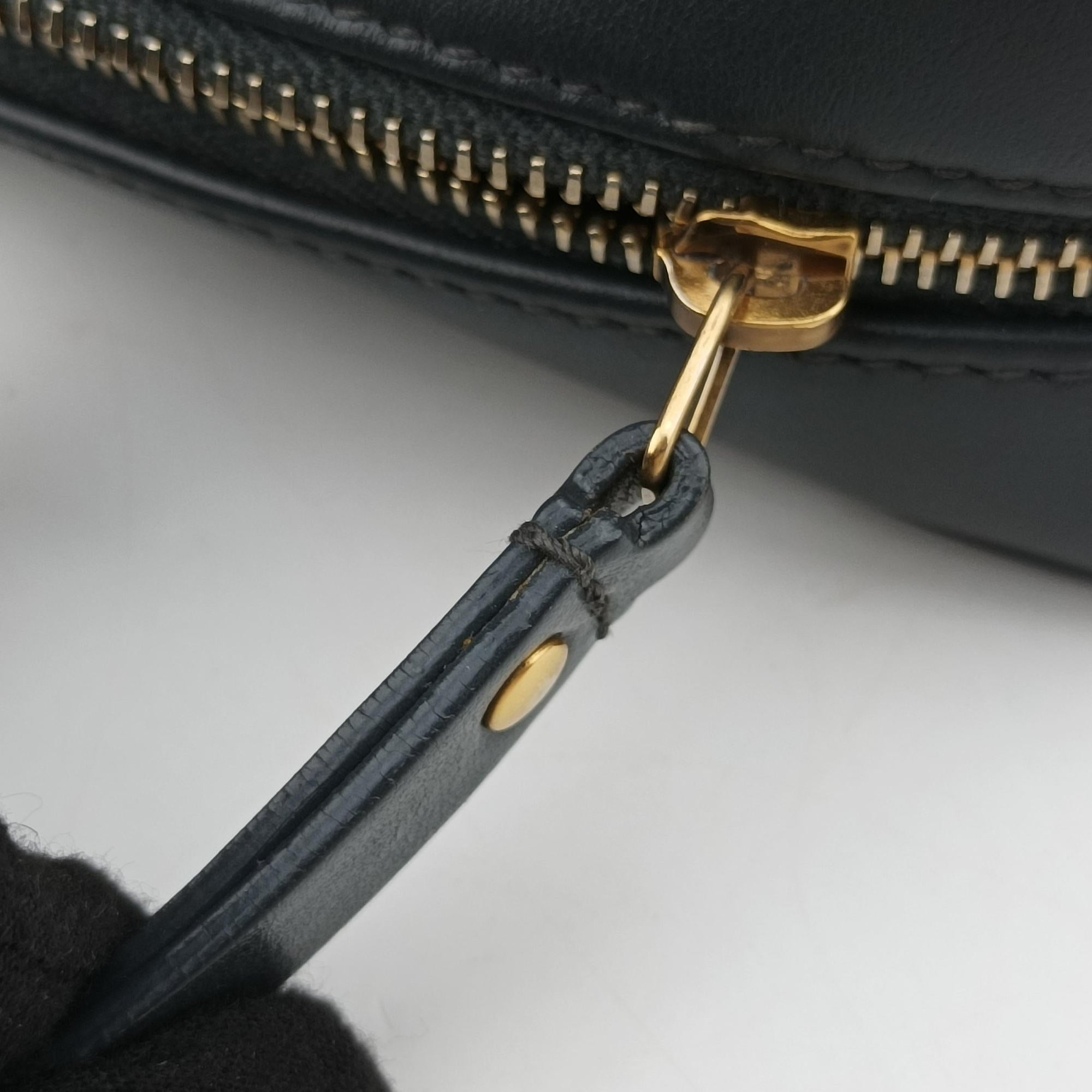 Pre-owned Yves Saint Laurent Lou chevron tassel charm camera Black Leather 534817 shoulderbag | stylenewstar