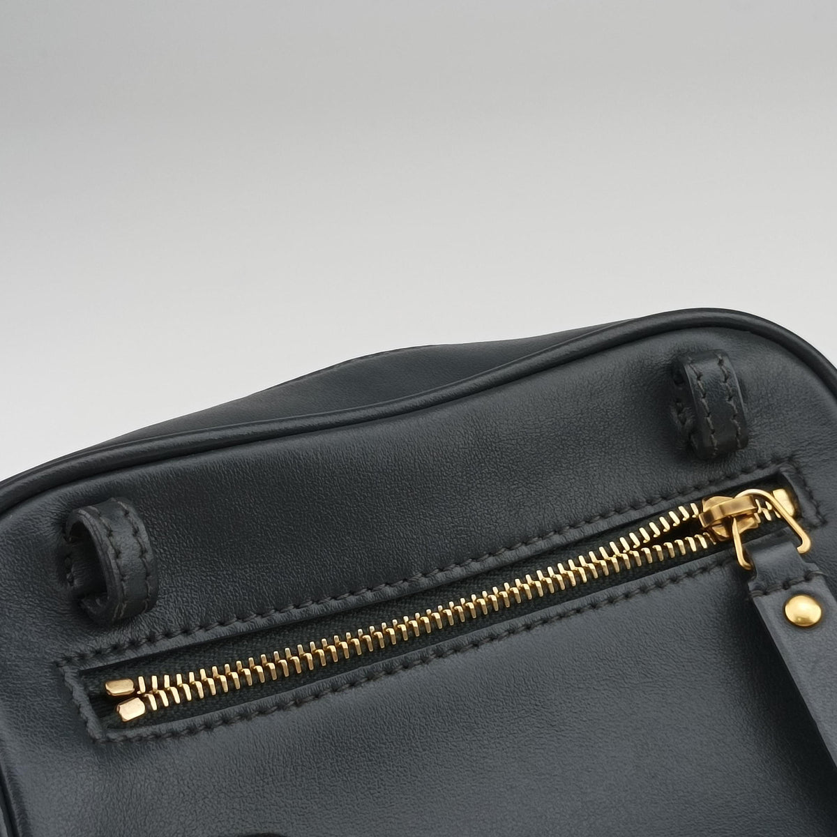Pre-owned Yves Saint Laurent Lou chevron tassel charm camera Black Leather 534817 shoulderbag | stylenewstar