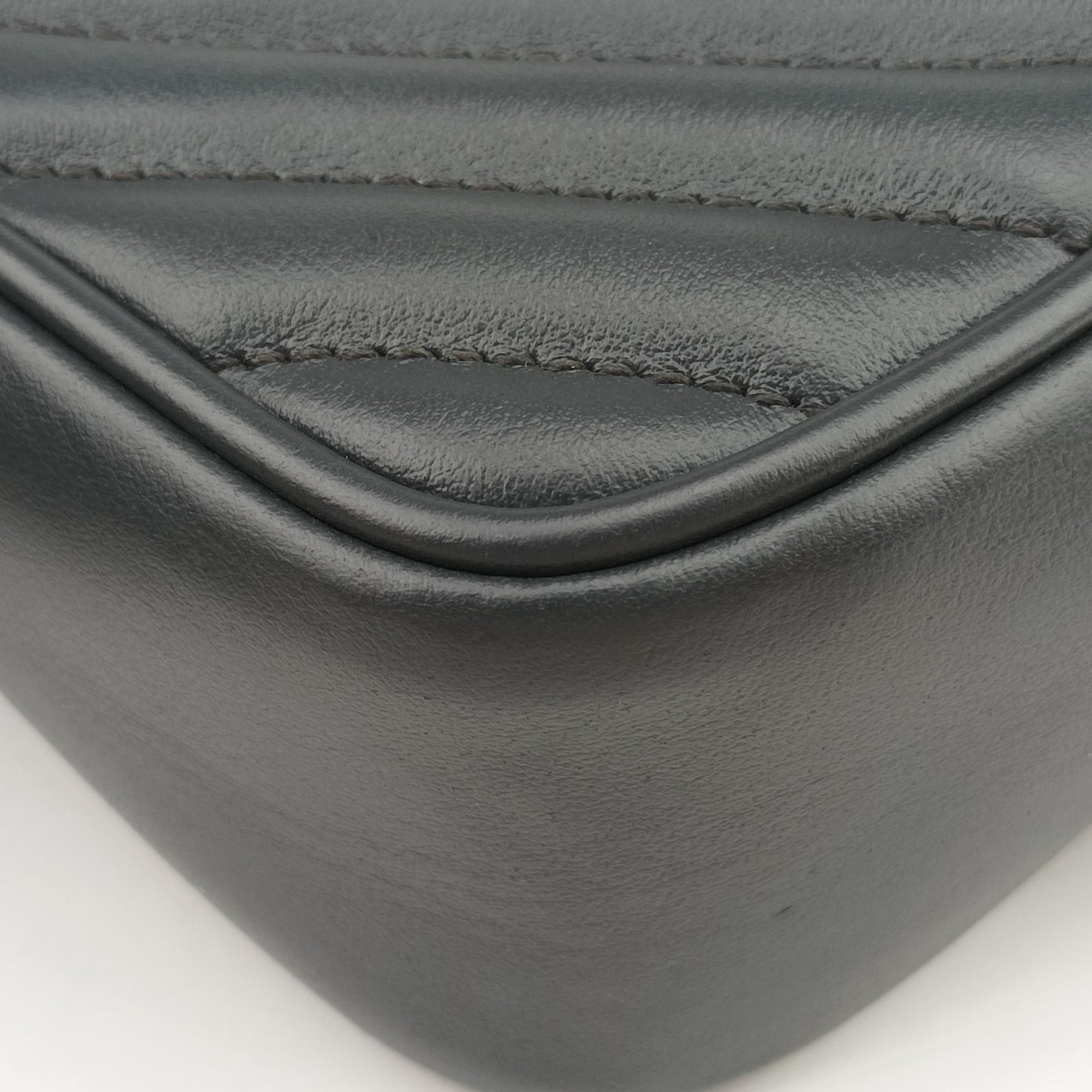 Pre-owned Yves Saint Laurent Lou chevron tassel charm camera Black Leather 534817 shoulderbag | stylenewstar