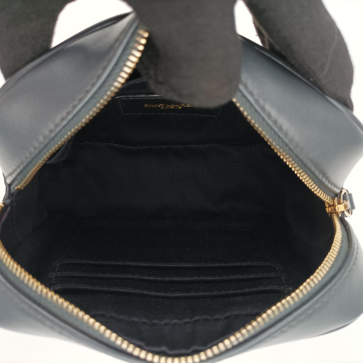 Pre-owned Yves Saint Laurent Lou chevron tassel charm camera Black Leather 534817 shoulderbag | stylenewstar