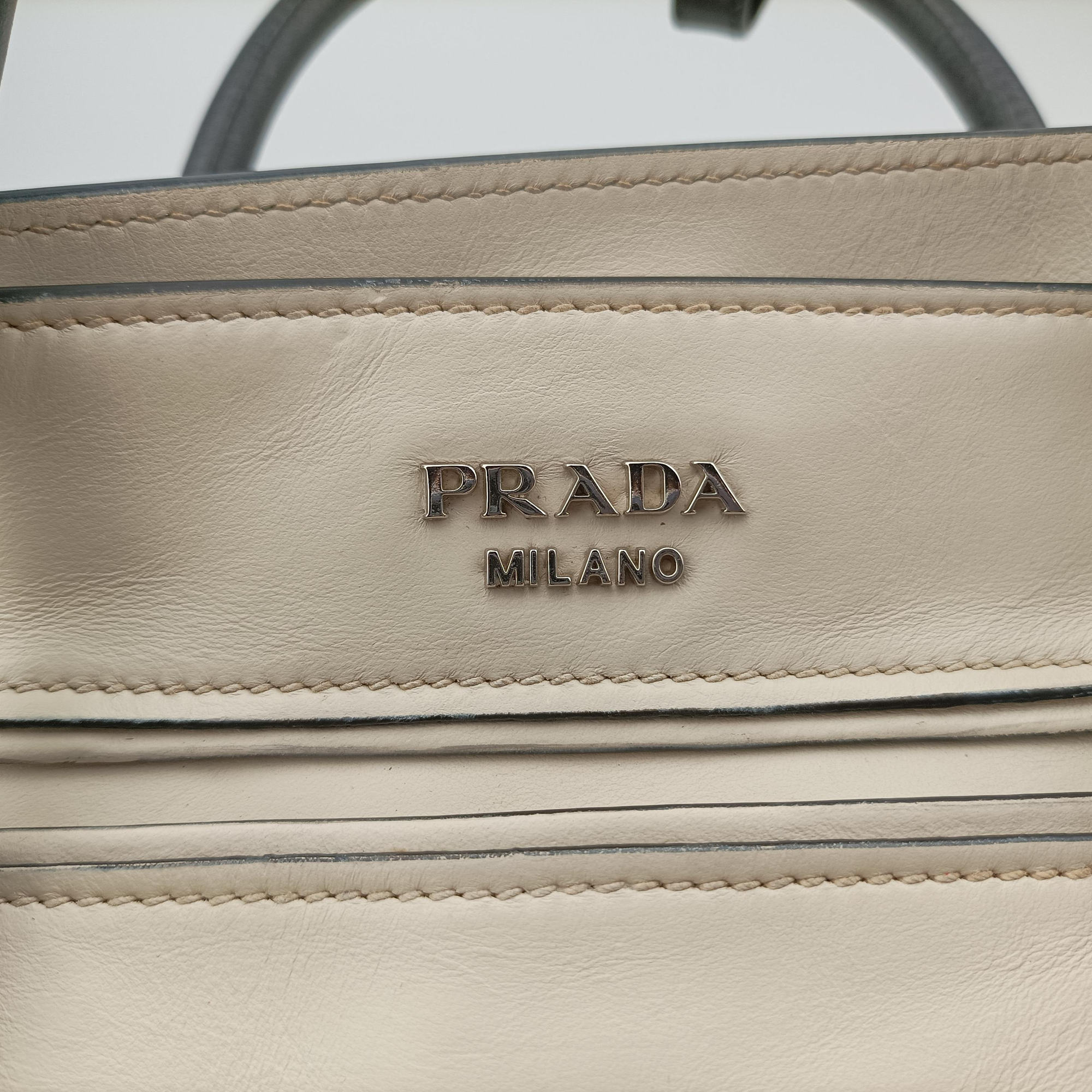 Vintage Prada Tote Bag White Leather BN2611 shoulderbag | stylenewstar