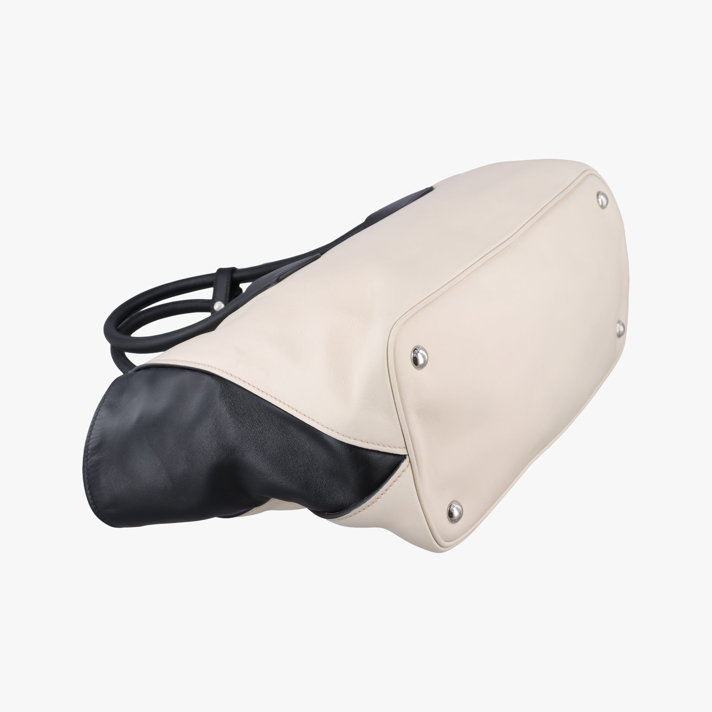 Vintage Prada Tote Bag White Leather BN2611 shoulderbag | stylenewstar
