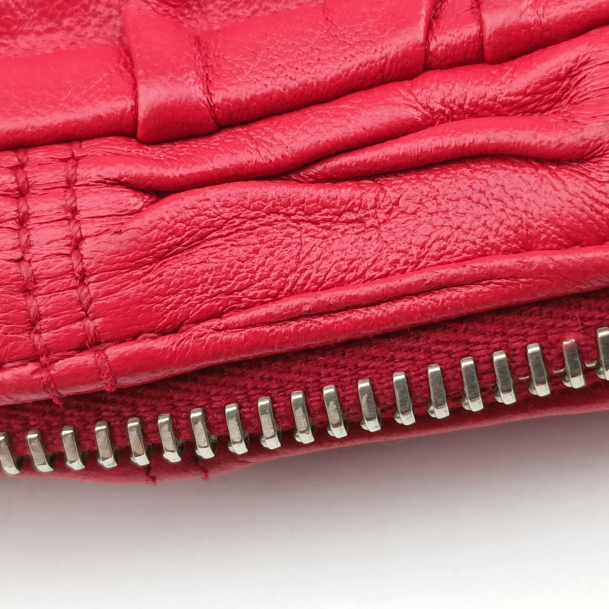 Pre-owned Prada Gaufre Mini Red leather 1BH112 shoulderbag | stylenewstar