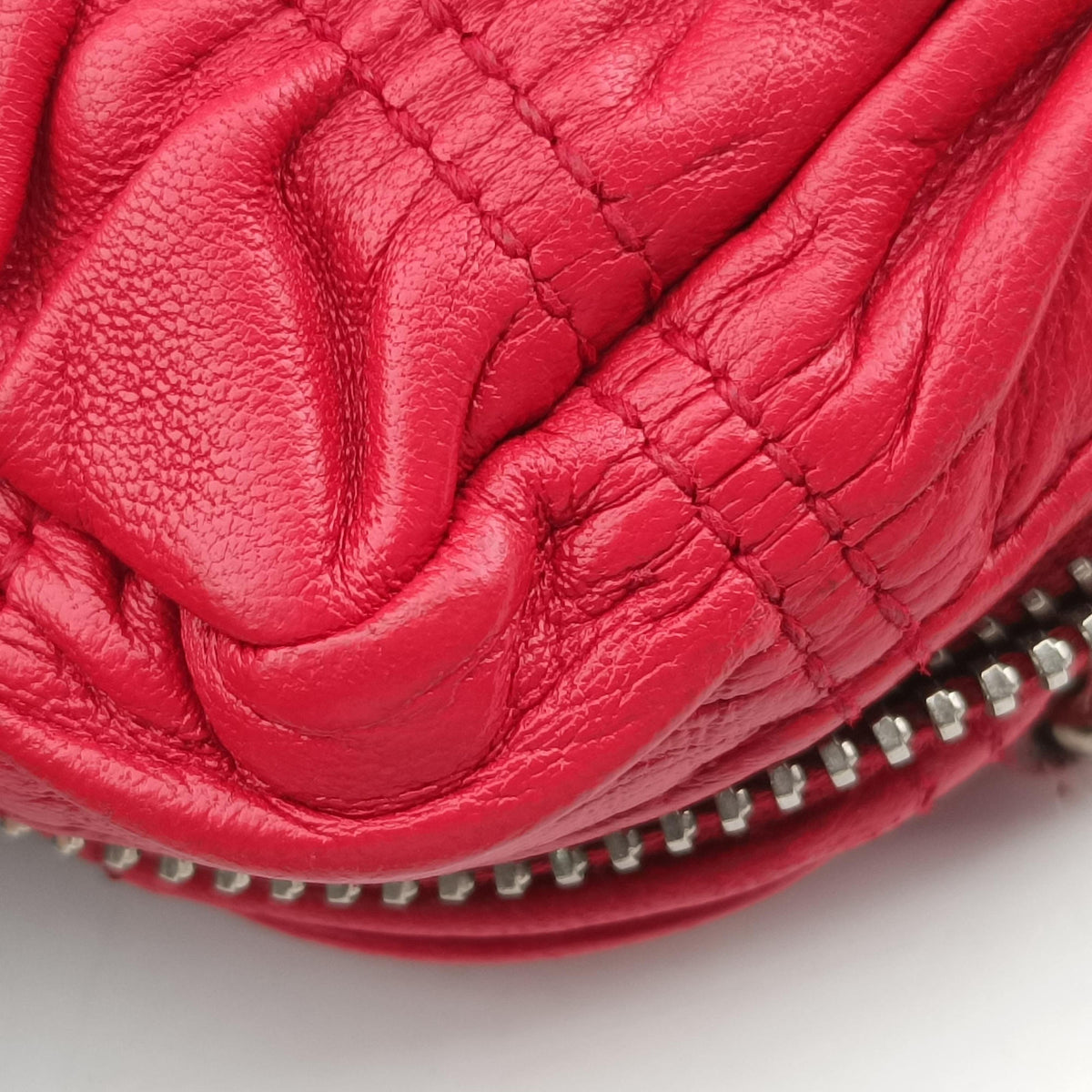Pre-owned Prada Gaufre Mini Red leather 1BH112 shoulderbag | stylenewstar